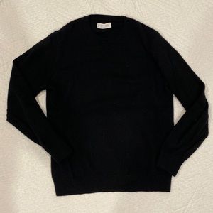 Black cashmere sweatshirt from Everlane